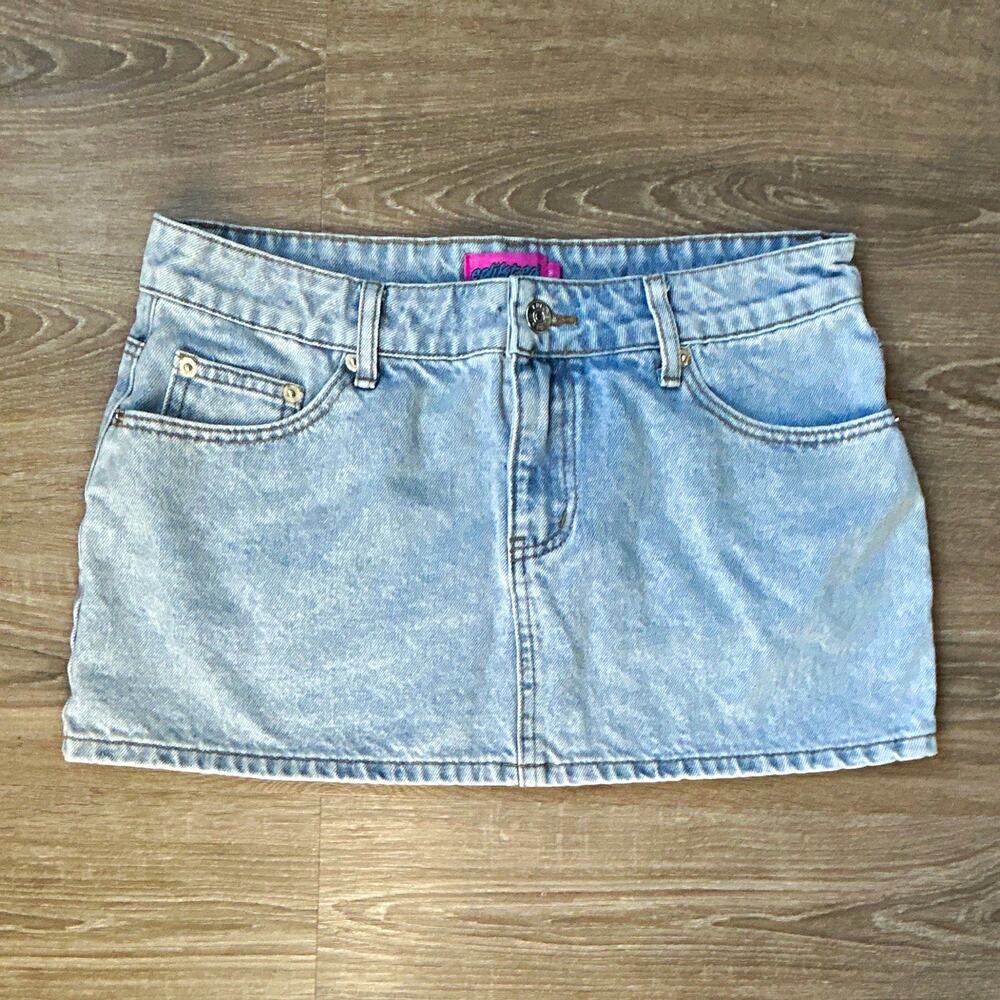 Edikted Chiara Low Rise Light Wash Denim Micro Mini Skirt Y2K inspired Size M